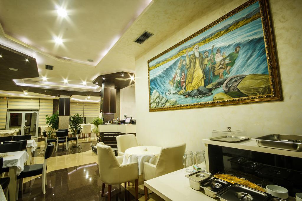 Hotel Oasis Podgorica Kültér fotó