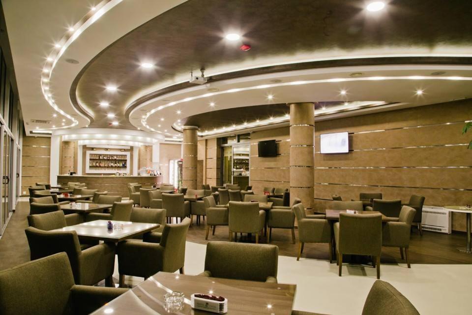 Hotel Oasis Podgorica Kültér fotó