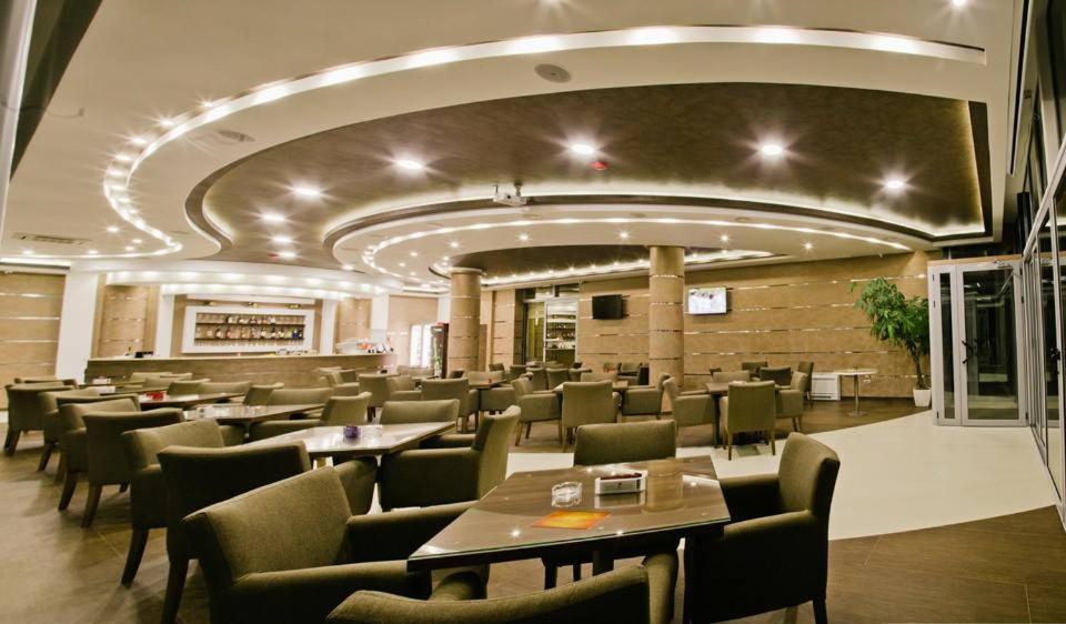 Hotel Oasis Podgorica Kültér fotó