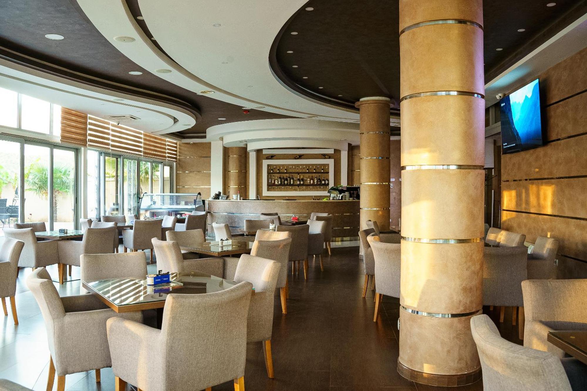 Hotel Oasis Podgorica Kültér fotó