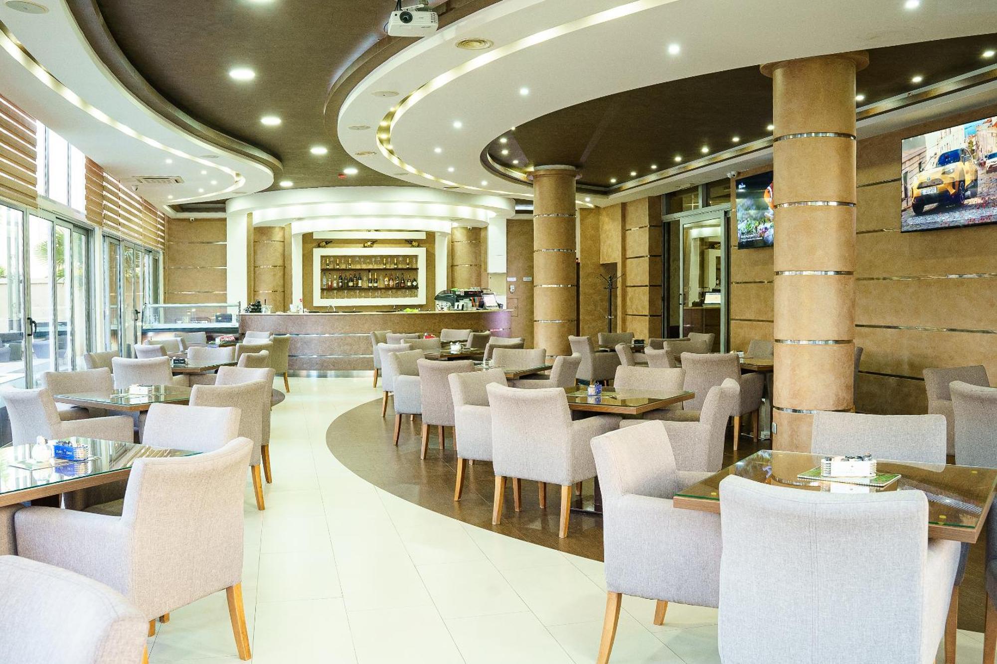 Hotel Oasis Podgorica Kültér fotó