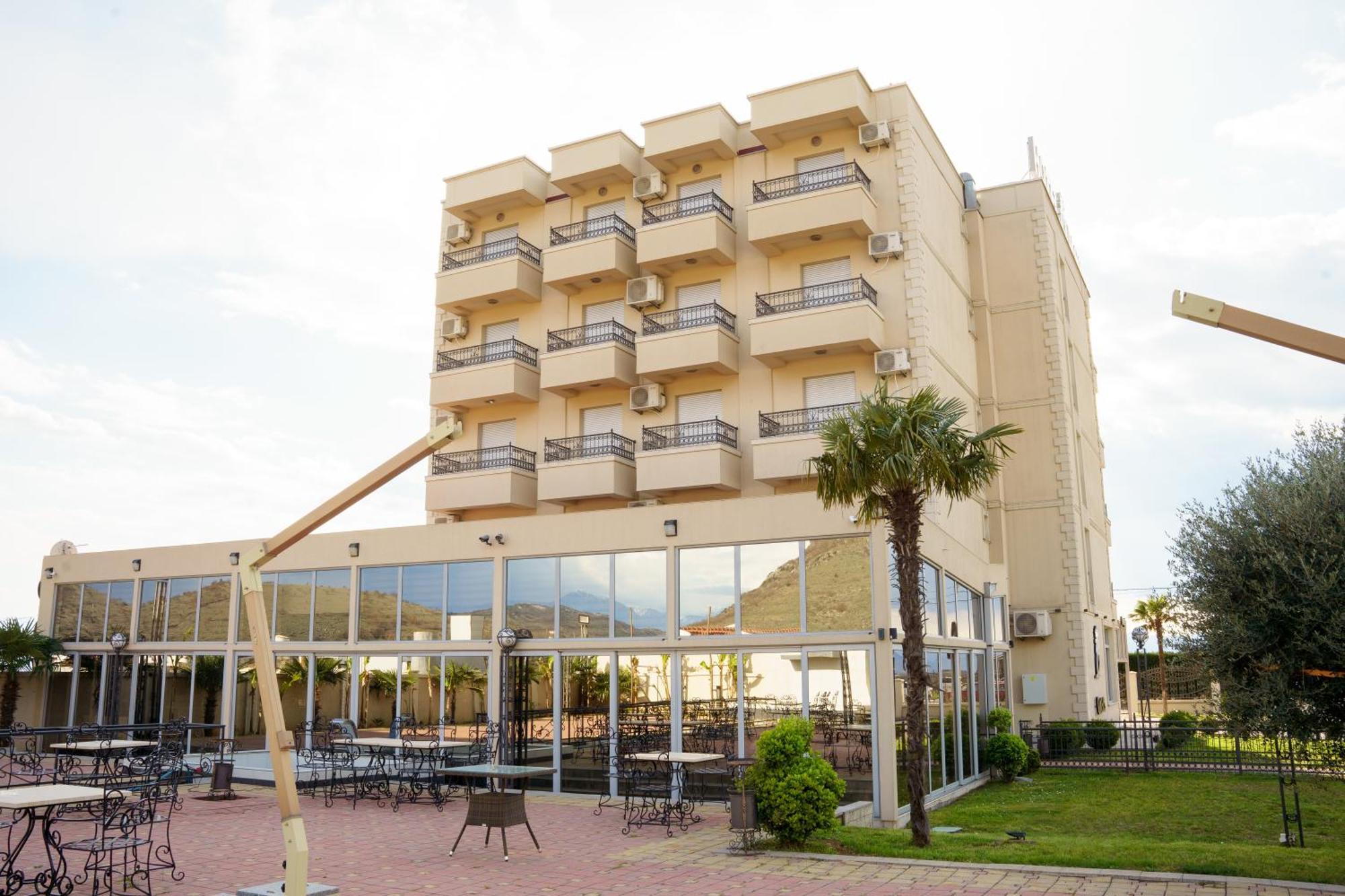Hotel Oasis Podgorica Kültér fotó