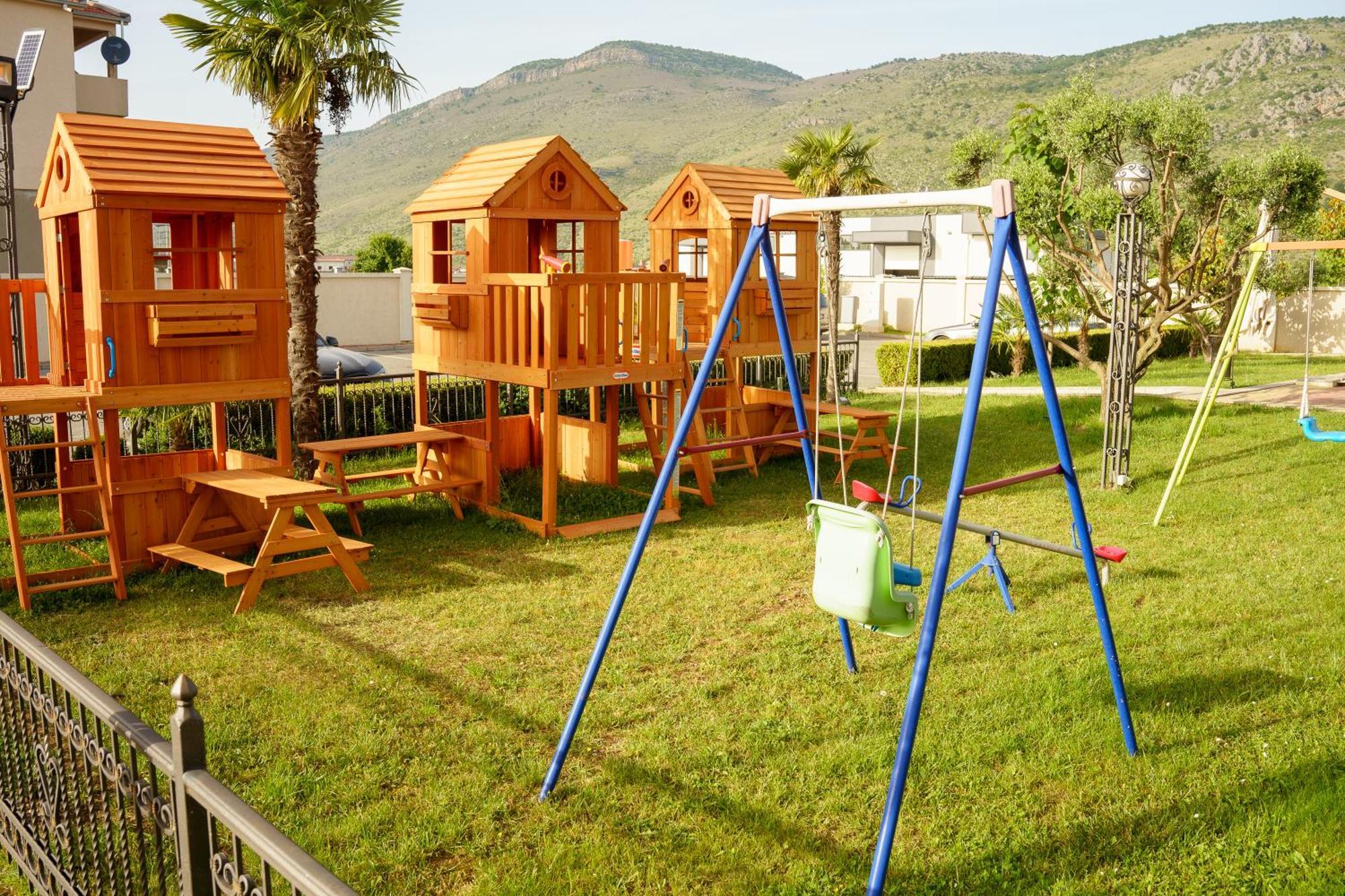 Hotel Oasis Podgorica Kültér fotó