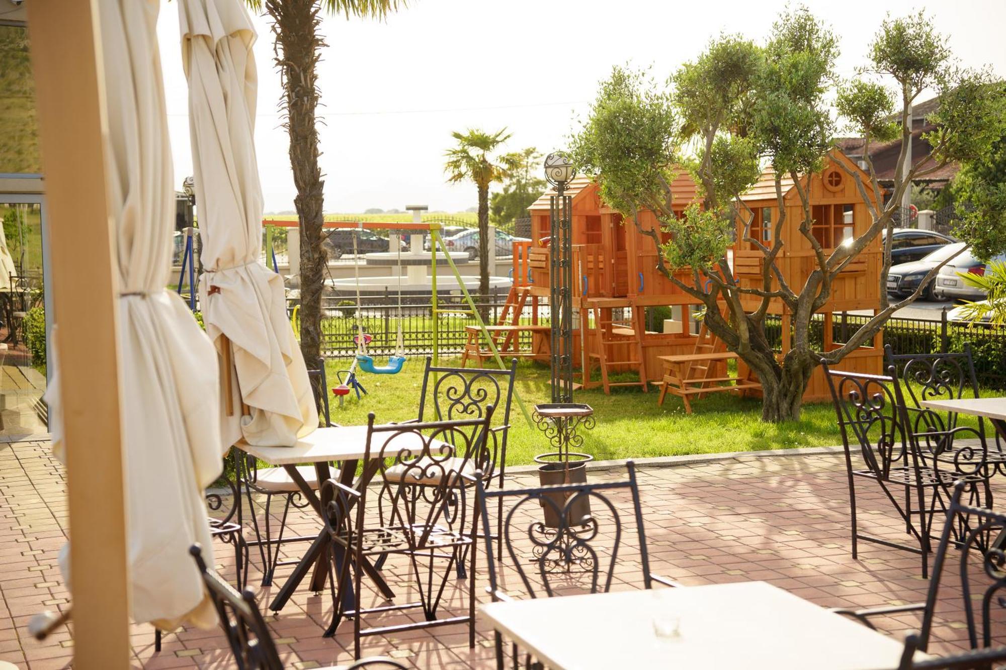 Hotel Oasis Podgorica Kültér fotó