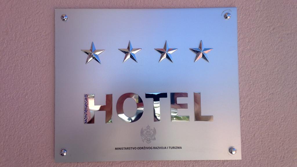 Hotel Oasis Podgorica Kültér fotó
