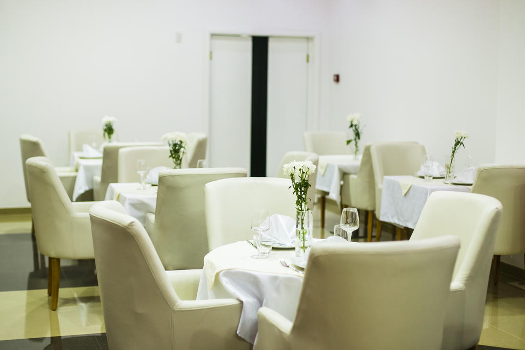 Hotel Oasis Podgorica Kültér fotó