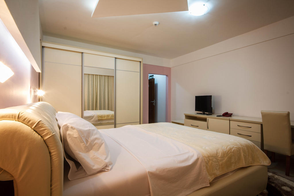 Hotel Oasis Podgorica Szoba fotó