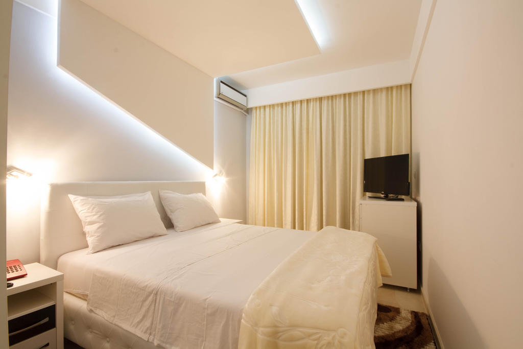 Hotel Oasis Podgorica Kültér fotó