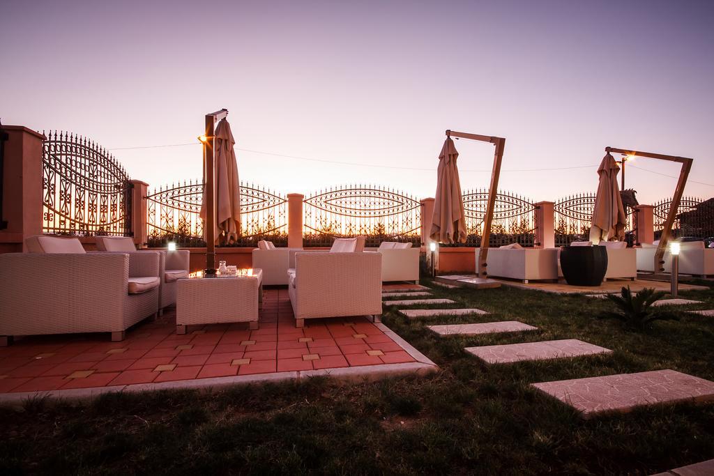Hotel Oasis Podgorica Kültér fotó
